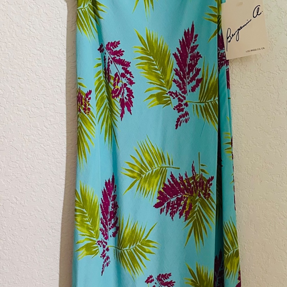 Dress - Picture 3 of 4